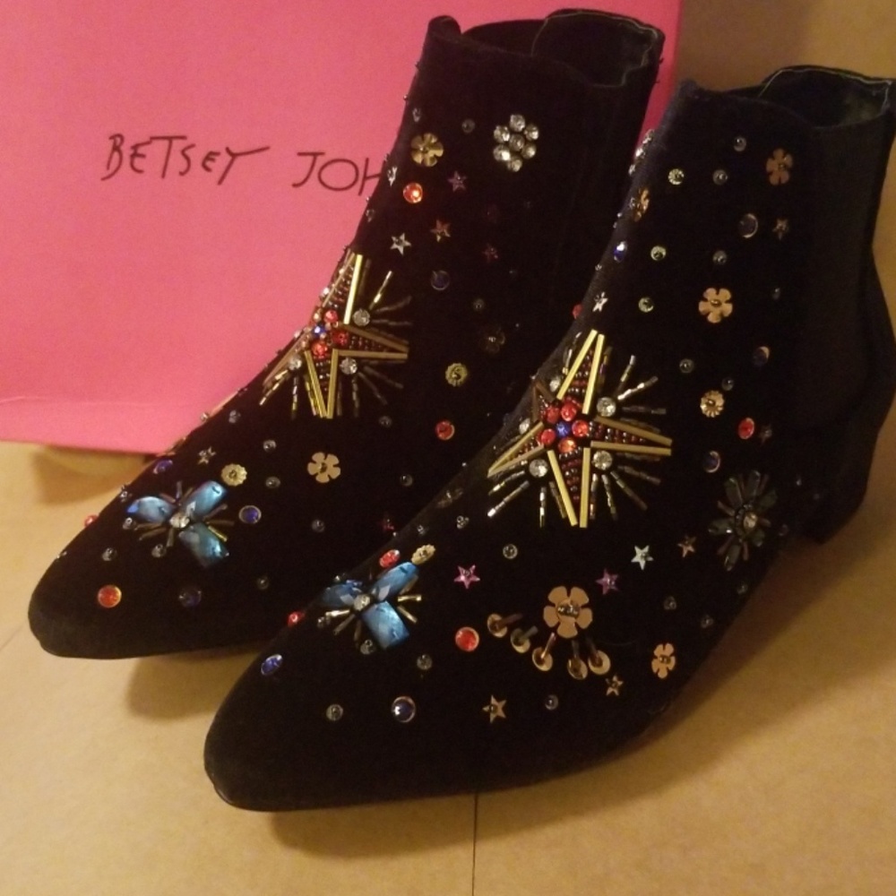 Betsey Johnson ankle booties - Picture 5 of 8